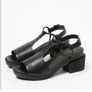 INTENTIONALLY BLANK Gabby Chunky Heel Sandals Size 6